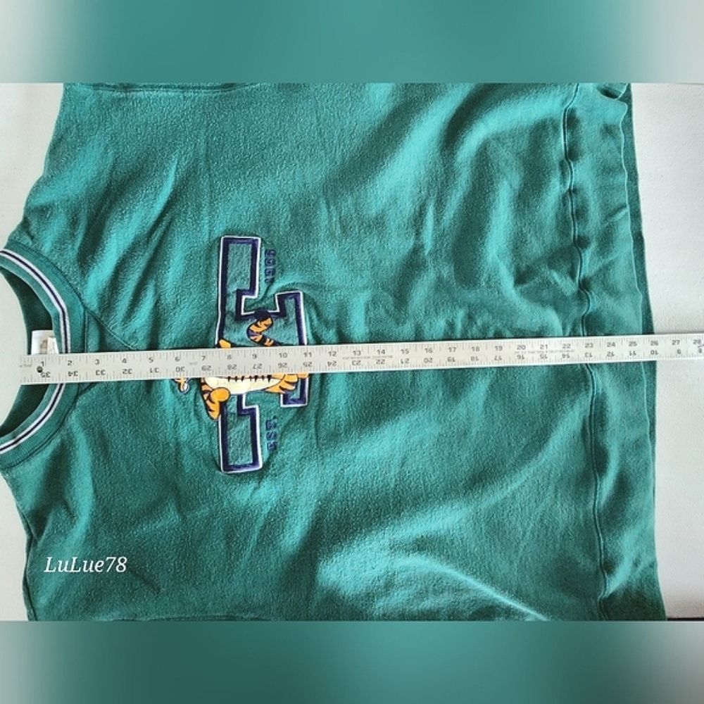 Vintage Disney Store Green Embroidered Tigger Sweatshirt Large - Picture 14 of 16